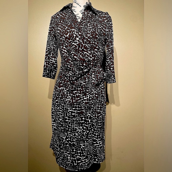Jacob Wrap Dress With Collar - Picture 2 of 11